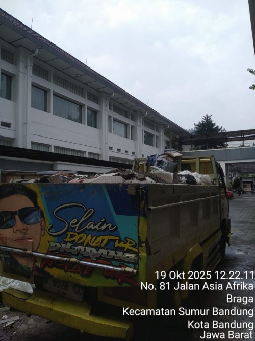 ANGKUT PUING - BUANG PUING - JASA BUANG PUING DI BANDUNG - BRANGKAL - ANGKUT BRANGKAL - BUANG BRANGKAL - JASA ANGKUT BUANG BRANGKAL DI BANDUNG -  - JASA ANGKUTAN BRANGKAL DI BANDUNG & KREDIT MITSUBISHI FUSO CANTER JASA BUANG BRANGKAL BANDUNG MURAH 150 ribu